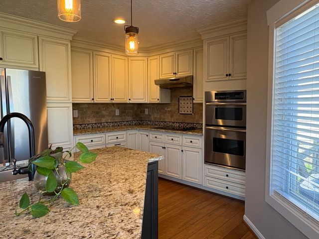 2666 Edenbridge Court, Burlington, KY 41005