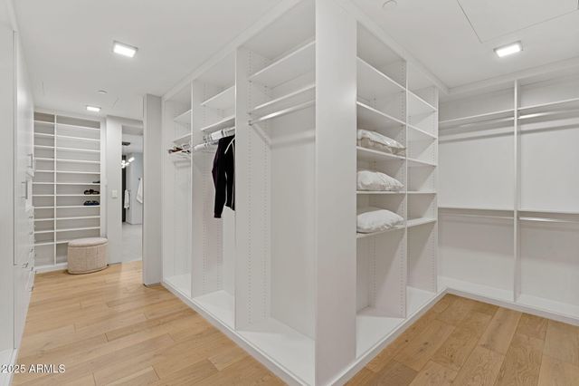 37200 N CAVE CREEK Road 1017, Scottsdale, AZ 85262