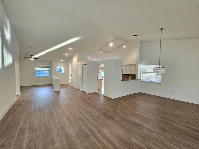 9637 Shadybrook Drive 201, Boynton Beach, FL 33437