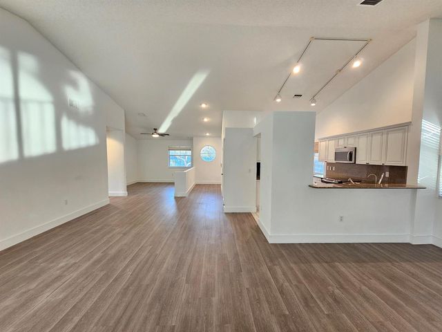 9637 Shadybrook Drive 201, Boynton Beach, FL 33437