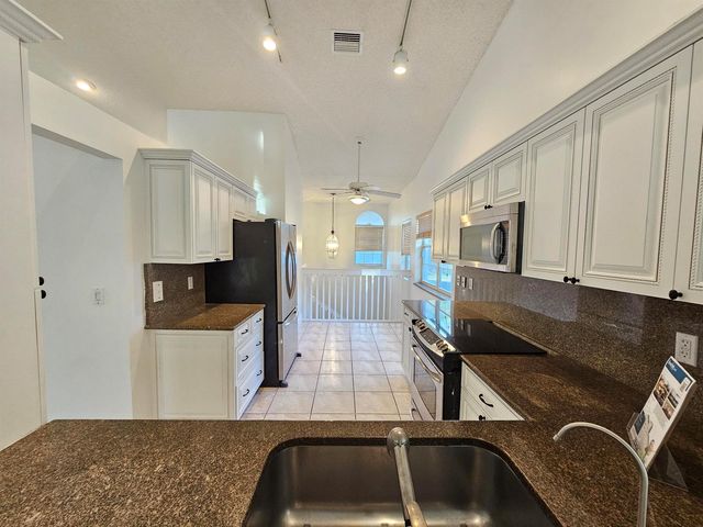 9637 Shadybrook Drive 201, Boynton Beach, FL 33437
