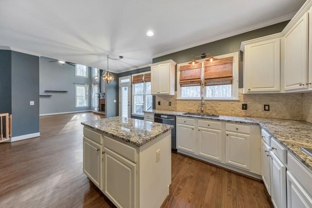 907 Pin Oak Place, Canton, GA 30115