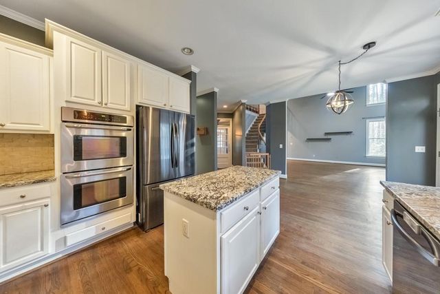 907 Pin Oak Place, Canton, GA 30115