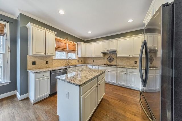 907 Pin Oak Place, Canton, GA 30115