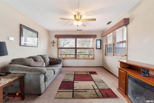 4523 S CONCORD Street, Davenport, IA 52802