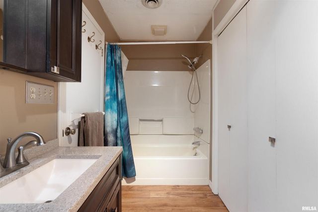 4523 S CONCORD Street, Davenport, IA 52802