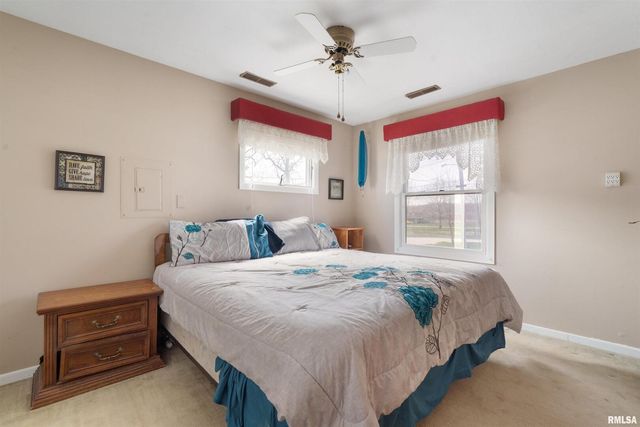 4523 S CONCORD Street, Davenport, IA 52802