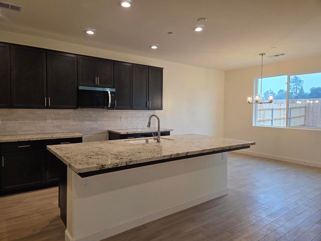 2250 N Hilton Street Syc29, Visalia, CA 93291