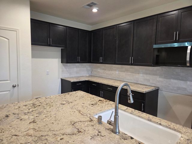 2250 N Hilton Street Syc29, Visalia, CA 93291