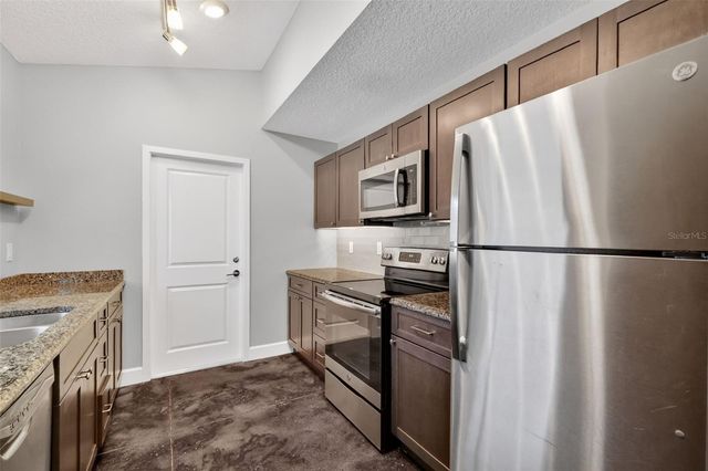 196 PARROTTE COURT, Mount Dora, FL 32757