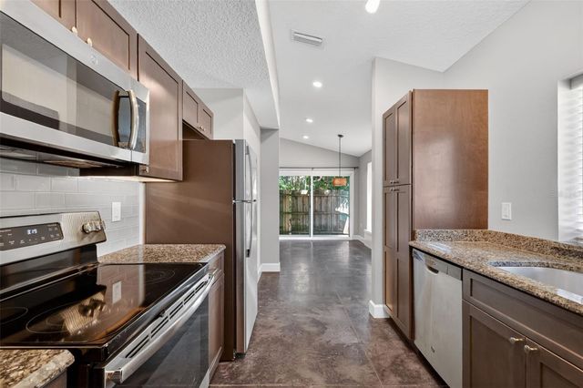 196 PARROTTE COURT, Mount Dora, FL 32757