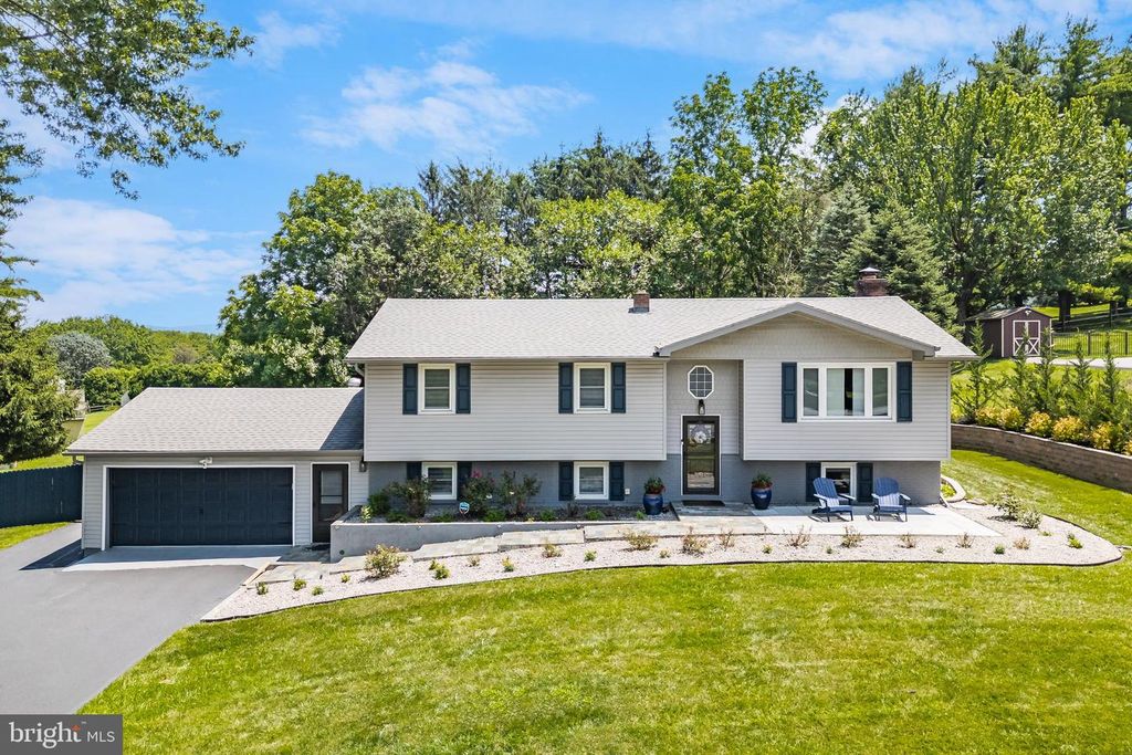 3788 BARBERRY RD, Center Valley, PA 18034