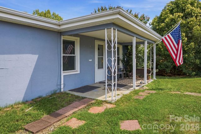 3948 Main Avenue Drive NW, Hickory, NC 28601