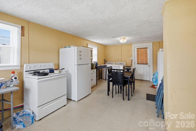 3948 Main Avenue Drive NW, Hickory, NC 28601