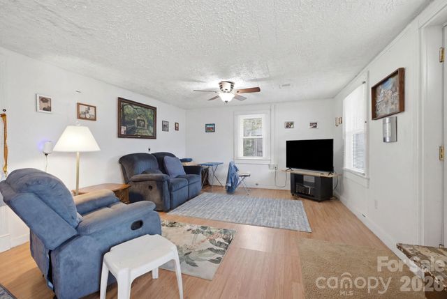 3948 Main Avenue Drive NW, Hickory, NC 28601