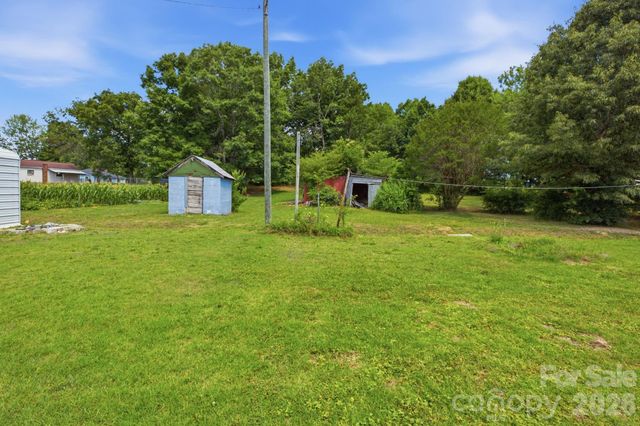 3948 Main Avenue Drive NW, Hickory, NC 28601