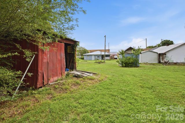 3948 Main Avenue Drive NW, Hickory, NC 28601