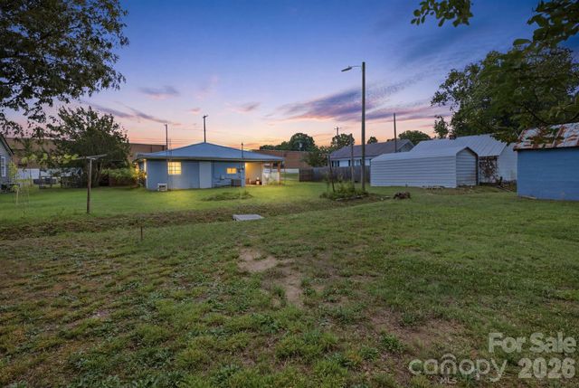 3948 Main Avenue Drive NW, Hickory, NC 28601
