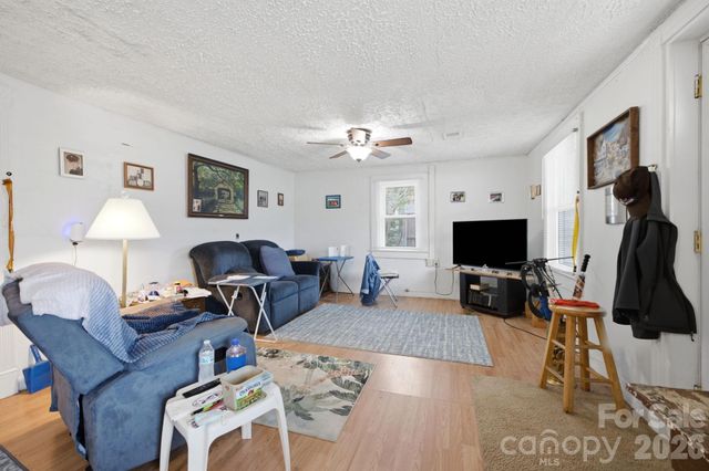 3948 Main Avenue Drive NW, Hickory, NC 28601