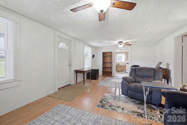 3948 Main Avenue Drive NW, Hickory, NC 28601