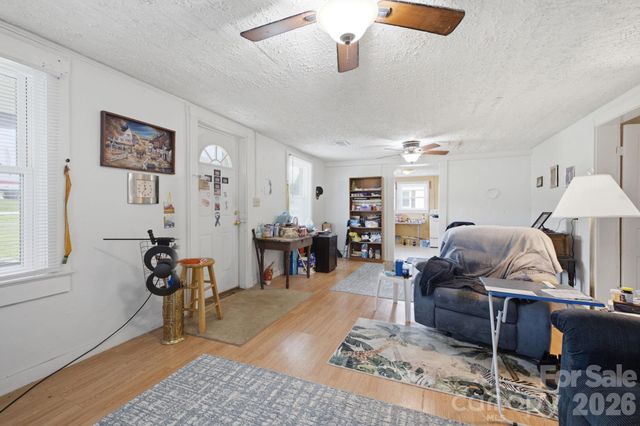 3948 Main Avenue Drive NW, Hickory, NC 28601