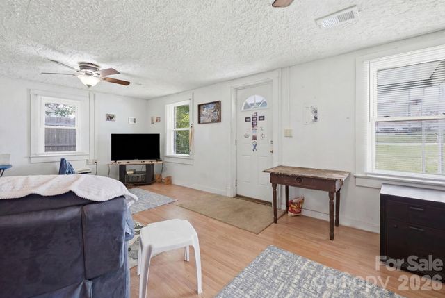 3948 Main Avenue Drive NW, Hickory, NC 28601