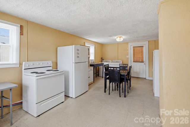 3948 Main Avenue Drive NW, Hickory, NC 28601