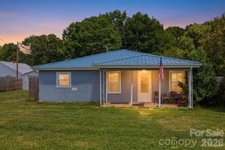 3948 Main Avenue Drive NW, Hickory, NC 28601