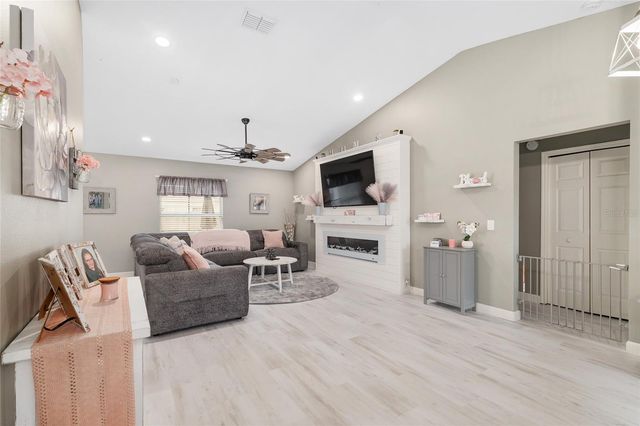 800 CRESTVIEW CIRCLE N, Wildwood, FL 34785