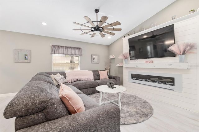 800 CRESTVIEW CIRCLE N, Wildwood, FL 34785