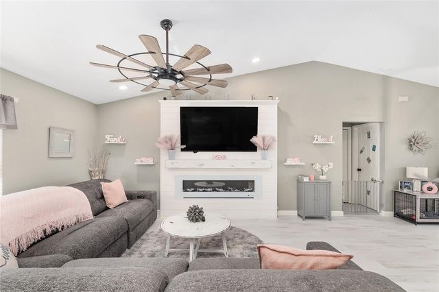 800 CRESTVIEW CIRCLE N, Wildwood, FL 34785