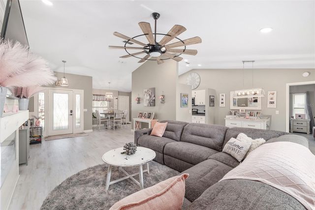 800 CRESTVIEW CIRCLE N, Wildwood, FL 34785