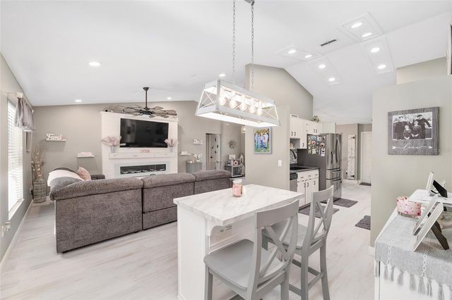 800 CRESTVIEW CIRCLE N, Wildwood, FL 34785