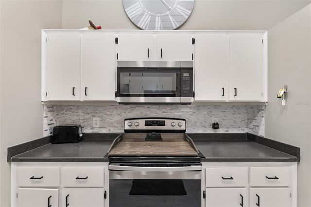 800 CRESTVIEW CIRCLE N, Wildwood, FL 34785