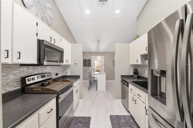 800 CRESTVIEW CIRCLE N, Wildwood, FL 34785
