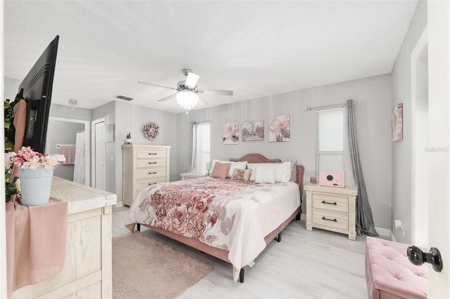 800 CRESTVIEW CIRCLE N, Wildwood, FL 34785