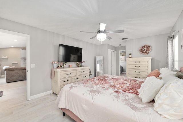 800 CRESTVIEW CIRCLE N, Wildwood, FL 34785