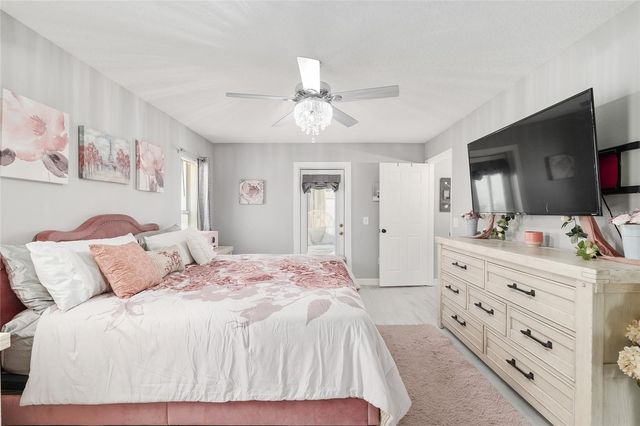 800 CRESTVIEW CIRCLE N, Wildwood, FL 34785