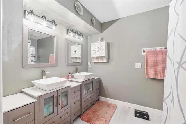 800 CRESTVIEW CIRCLE N, Wildwood, FL 34785