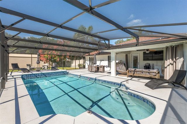 800 CRESTVIEW CIRCLE N, Wildwood, FL 34785