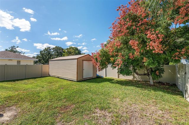 800 CRESTVIEW CIRCLE N, Wildwood, FL 34785