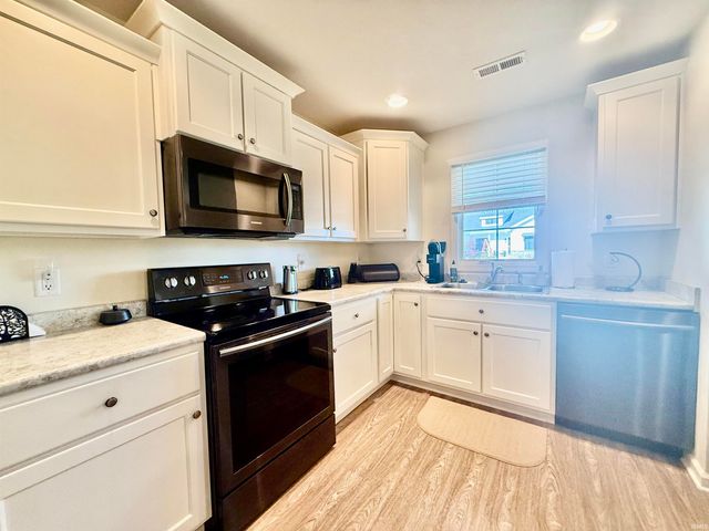 13638 Leo Road, Leo, IN 46765