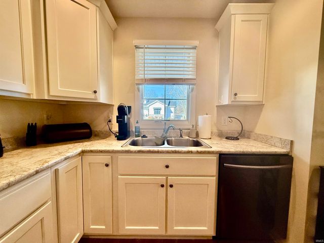 13638 Leo Road, Leo, IN 46765