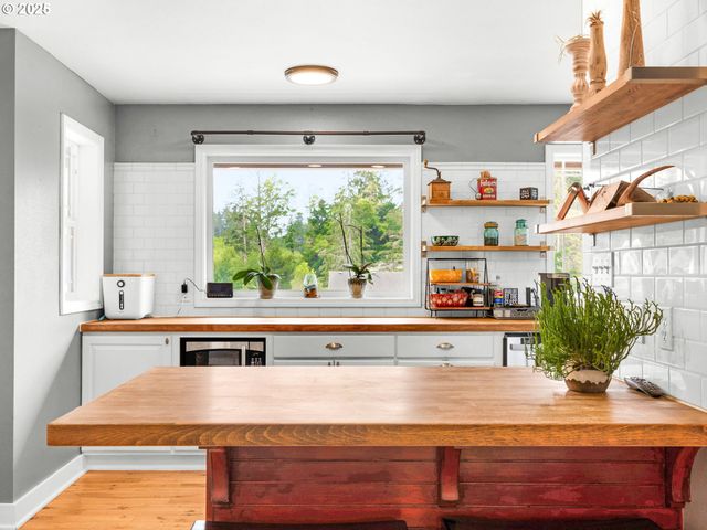 35134 HELLIGSO Ln, Astoria, OR 97103