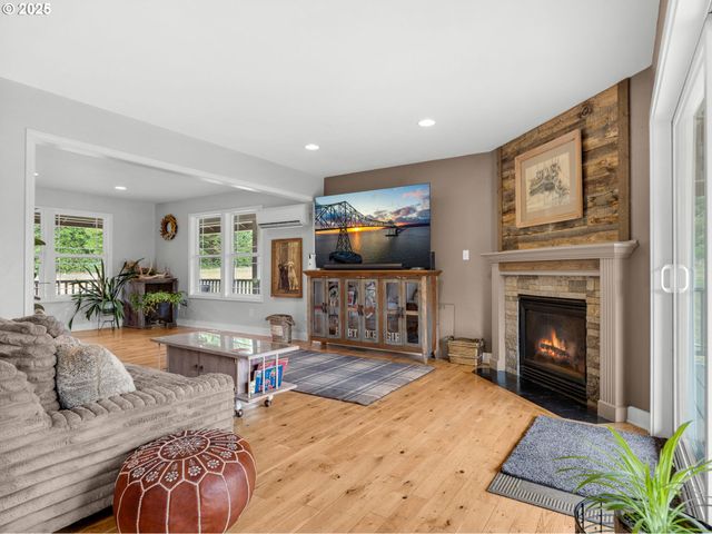 35134 HELLIGSO Ln, Astoria, OR 97103