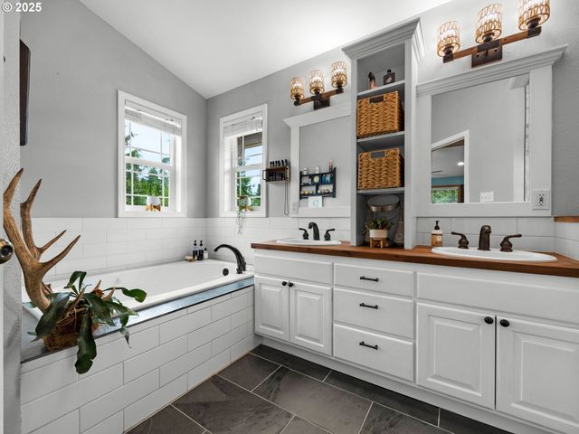 35134 HELLIGSO Ln, Astoria, OR 97103