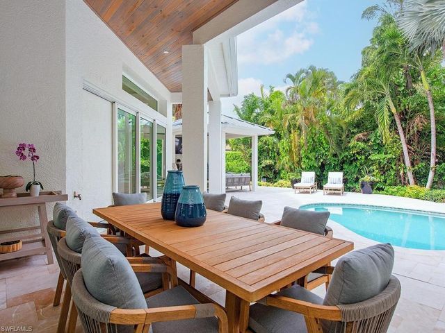 2363 Crayton RD, Naples, FL 34103