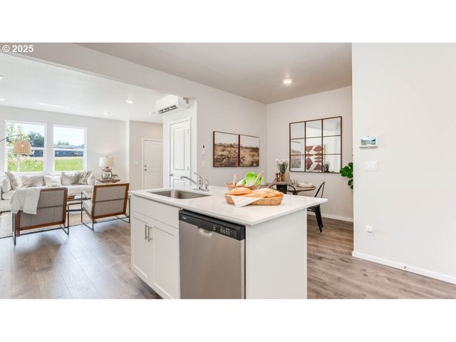 3421 Sw Thomas Ave, Gresham, OR 97080
