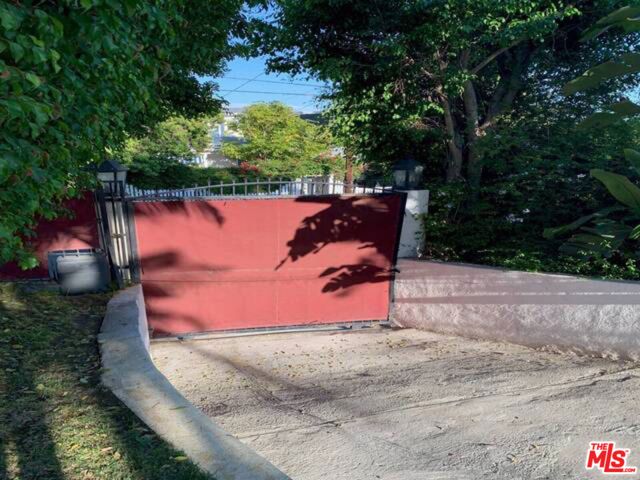 1215 Hilldale, Los Angeles, CA 90069