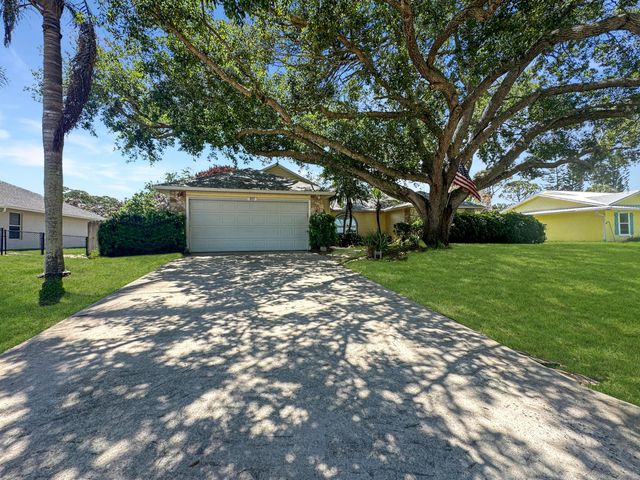 117 Hinchman Avenue, Sebastian, FL 32958